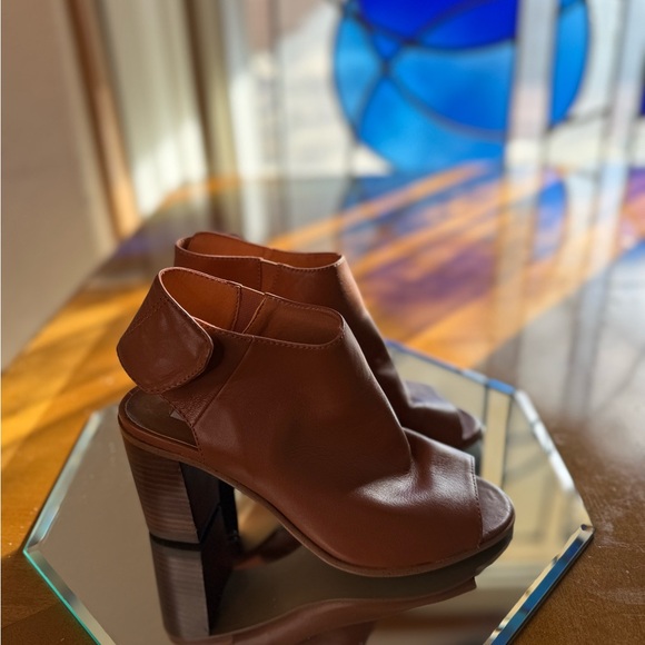 Brand: Steve Madden / Style: NONSTP Block Heel / Color: Tan / Size: 5.5M - Picture 2 of 7